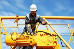 Слесарь по обслуживанию грузоподъемных механизмов